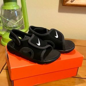 NWOT Baby NIKE Sandals, 6C